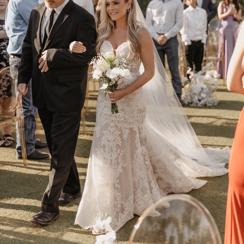 Martina Liana Wedding Dress - Picture 9 of 10